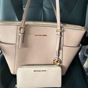 Michael Kors Blush Pink Medium Elegant Tote Bag AND Wallet set. LIKE NEW